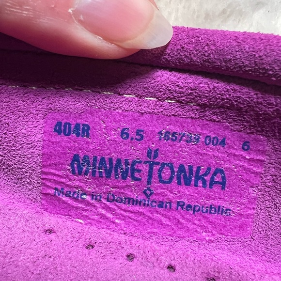 Minnetonka slipper shoe size 6.5 - Picture 4 of 4